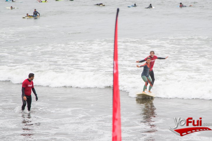 Fotografía en Claro Verano e Isidora Ureta realizaron exclusiva clase de surf, Playa La Boca