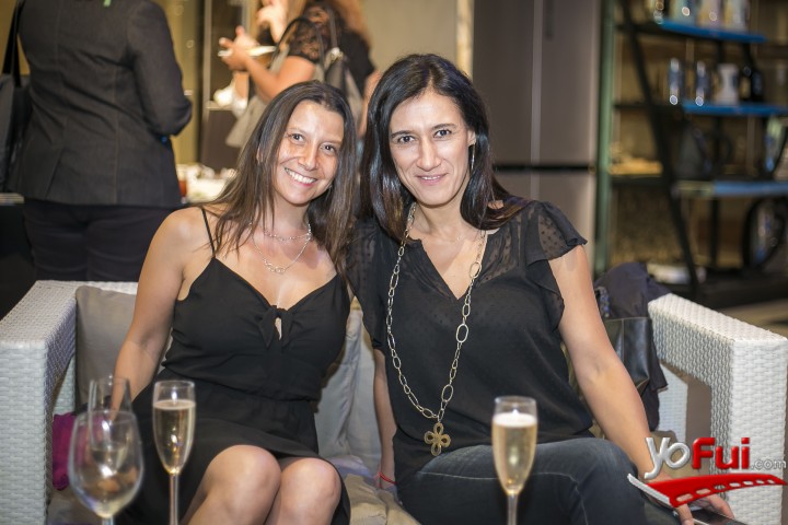 Ana María Zamanillo, Vania MunÌoz
