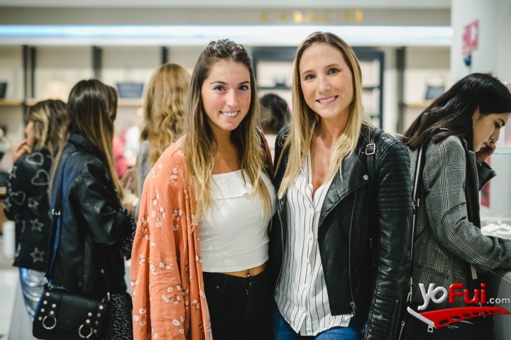 Agustina Valenzuela, Camila Grove