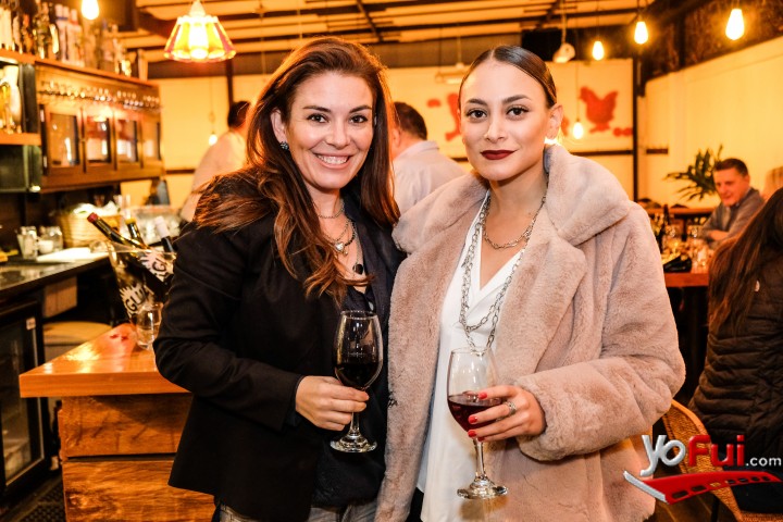 Luz Petit, Valentina Feres