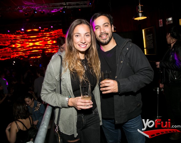 María de los Angeles Urrejola en Moral Distraída hizo recordar las clásicas tocatas Ballantine’s con efusivo show