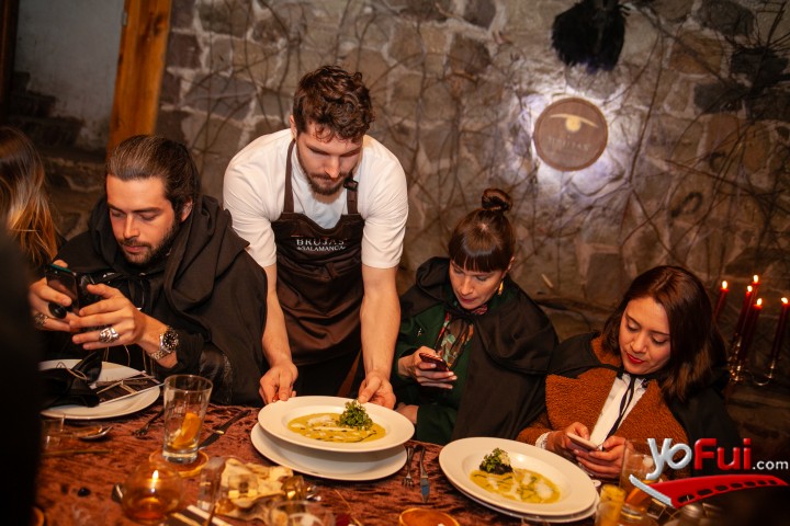 Fotografía en Lanzamiento Cenas Clandestinas de Brujas de Salamanca, Restaurant de El Arrayán