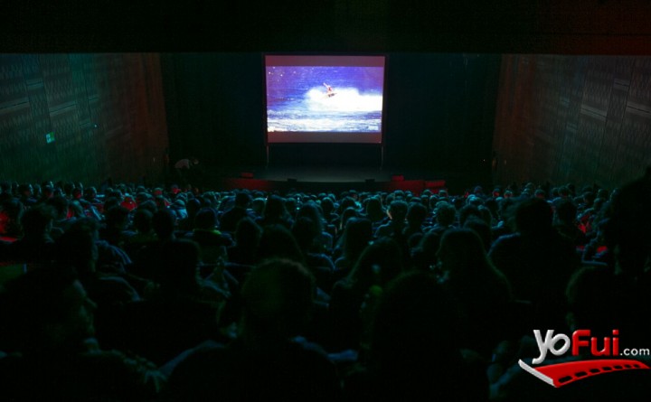 Fotografía en Recordando a una leyenda del surf, Andy Irons, junto a Cerveza Royal Guard, Teatro San Ginés