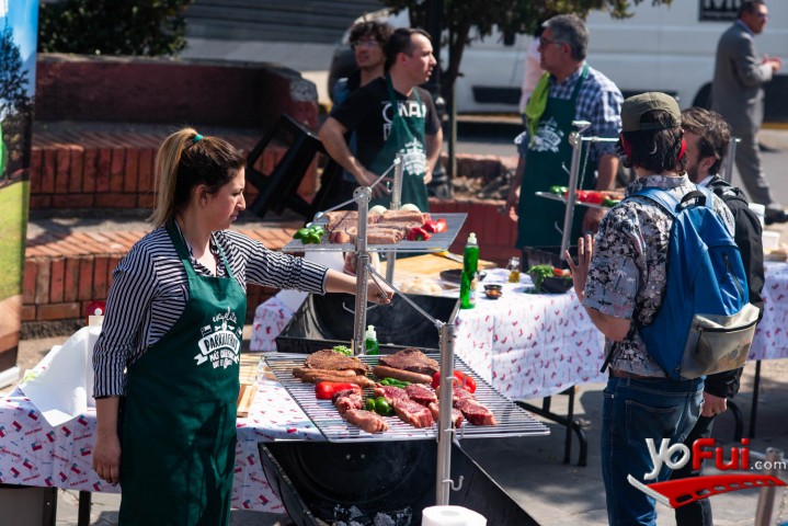 Fotografía en Profesor Klocker da sus tips para el mejor asado este 18, Plaza frente a Canal 13