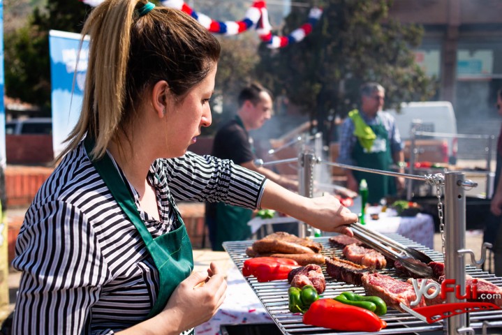 Fotografía en Profesor Klocker da sus tips para el mejor asado este 18, Plaza frente a Canal 13