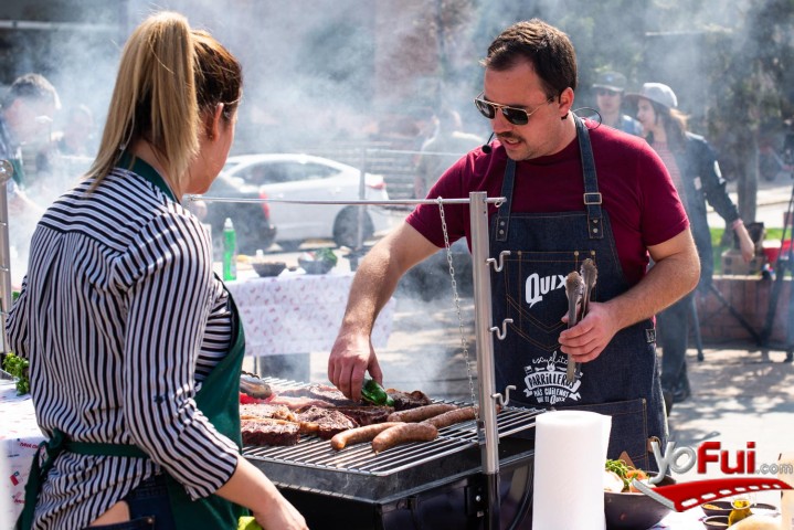 Fotografía en Profesor Klocker da sus tips para el mejor asado este 18, Plaza frente a Canal 13
