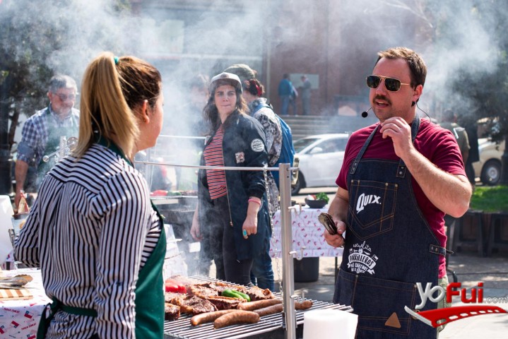 Fotografía en Profesor Klocker da sus tips para el mejor asado este 18, Plaza frente a Canal 13