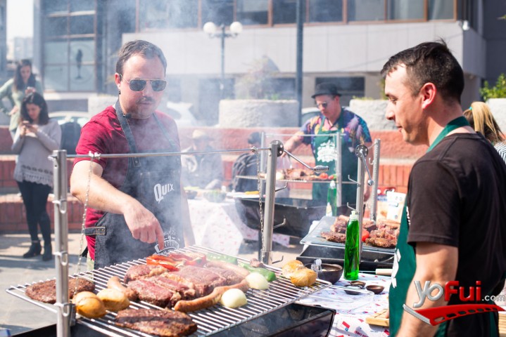 Fotografía en Profesor Klocker da sus tips para el mejor asado este 18, Plaza frente a Canal 13