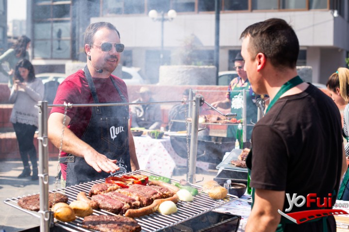 Fotografía en Profesor Klocker da sus tips para el mejor asado este 18, Plaza frente a Canal 13