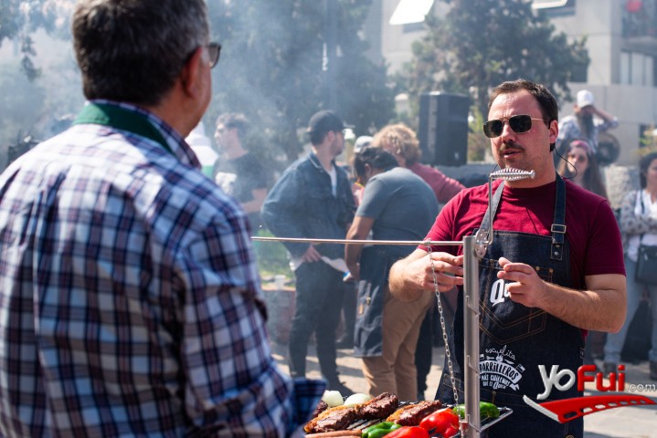 Fotografía en Profesor Klocker da sus tips para el mejor asado este 18, Plaza frente a Canal 13