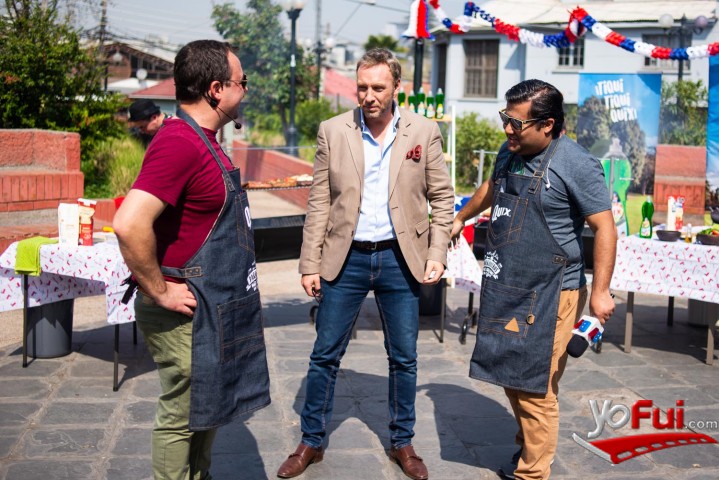 Fotografía en Profesor Klocker da sus tips para el mejor asado este 18, Plaza frente a Canal 13
