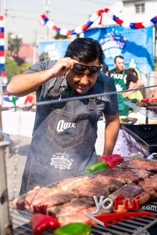 Fotografía en Profesor Klocker da sus tips para el mejor asado este 18, Plaza frente a Canal 13