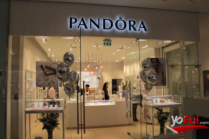 Fotografía en PANDORA inauguró nueva tienda con entretenido desfile, Tienda Pandora