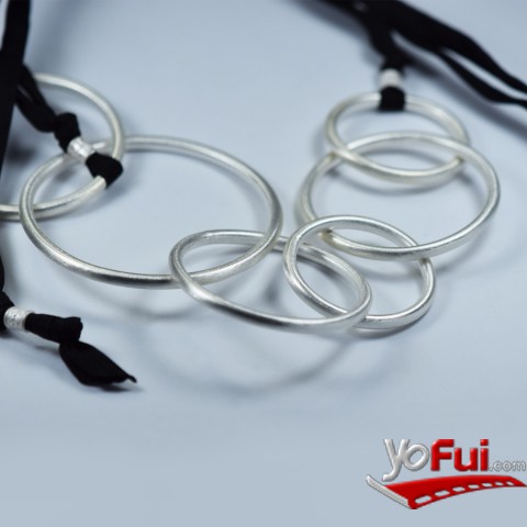 Fotografía en Nueva colección  Infini de Lola Lecannelier:  Joyas para mujeres atrevidas, Tienda Lola Lecannelier