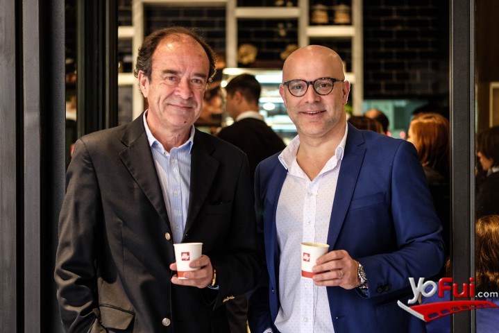 Carlos Johnson, Alvaro Lois
