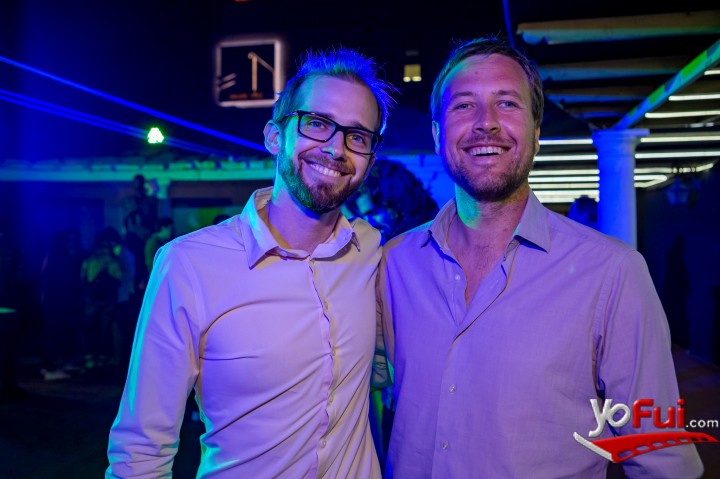 Sebastián Santa Cruz, Chris Wells