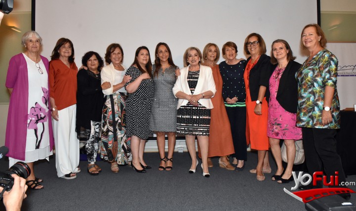 Directiva de la Asociación Nacional de Mujeres Periodistas, con las ministras Cecilia Pérez y Consuelo Valdés y la periodista, premio Lenka Franulic 2018, Marcia Scantlebury