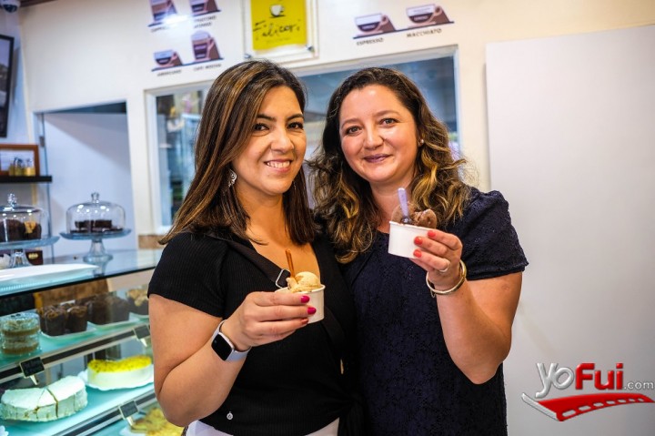 Lorena Fuentes, Julia Salas