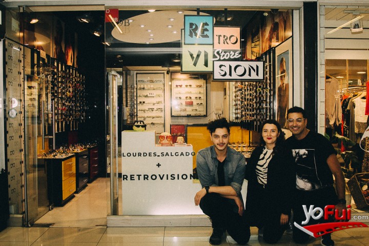 Fotografía en Lanzamiento renovada vitrina de Retrovisión, Tienda Retrovisión