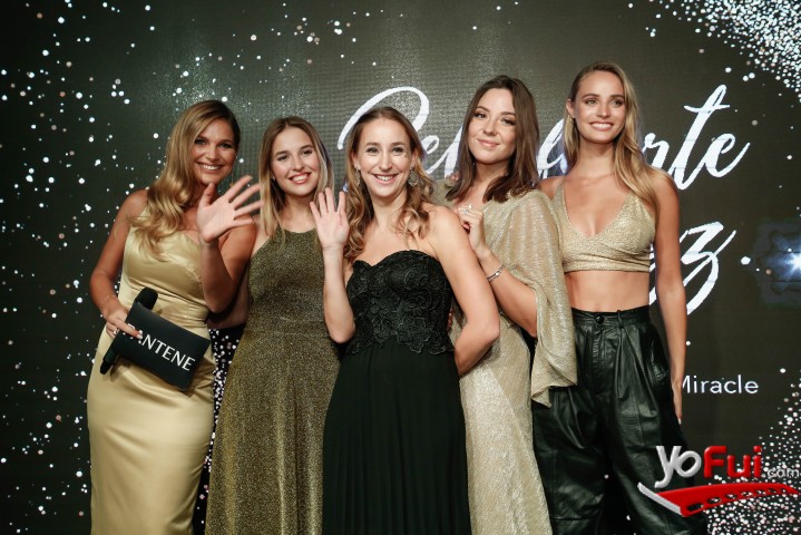Loreto Edwards brand manager Pantene, junto a Pantene Lovers