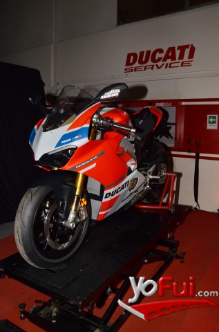 Fotografía en Lanzamiento nuevos modelos 2019 de Ducati by Vinos Toro de Piedra, Showroom de Ducati