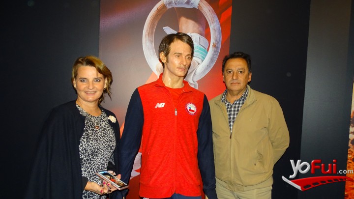 Marcela Seoúlveda, Enrique González, junto a la figura de su hijo Tomás González