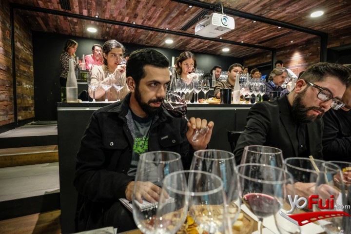Fotografía en Bouchon realiza inédita cata de vinos de suelos graníticos del mundo, Vinolia