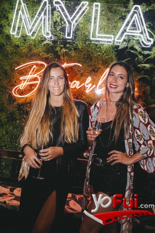 Claudia Silva, Jo Ferrari