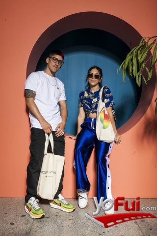 Alejandro y Camila par de sneakers