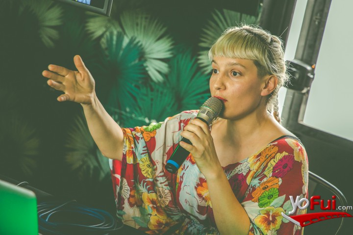 Kinética compartiendo su experiencia creativa