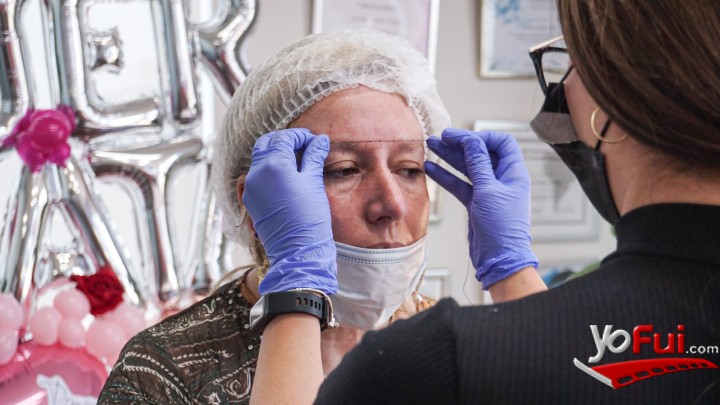 Fotografía en Reconstrucción gratuita de cejas a mujeres con cáncer, Consulta Dra. Carolina Valdés