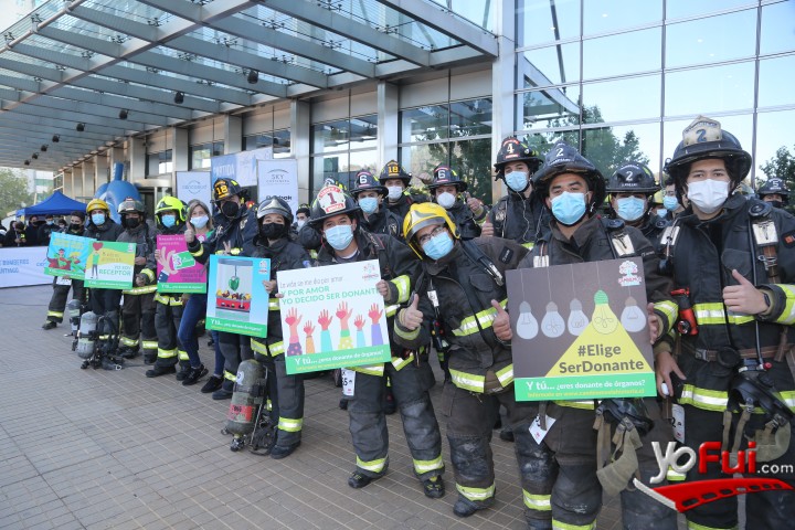 Bomberos fuera de Torre Costanera