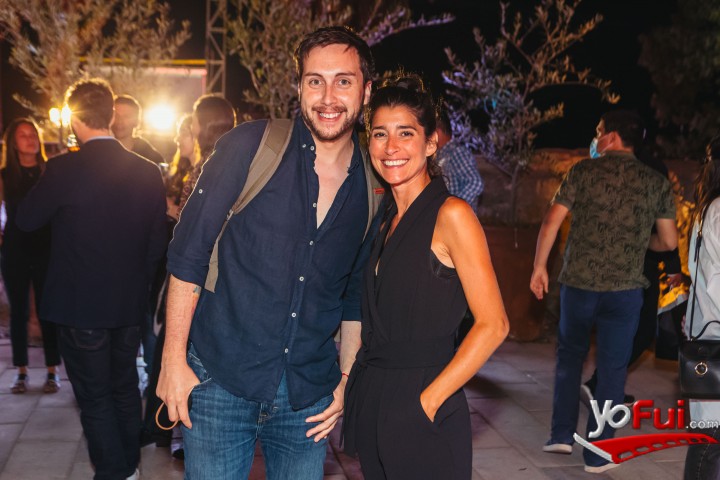 Jonathan Serey, Laura Ivaldi