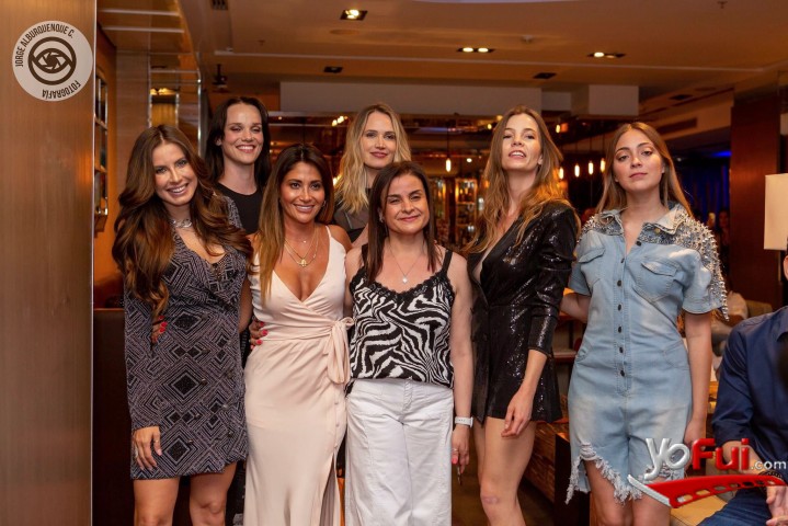 Roberta Melo dos Santos, diseñadora, Fabiola Gallardo Melo (Moda Urbana), Johana Farías, MKD London, staff de modelos desfile