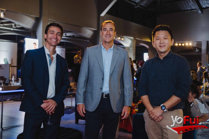 Andrés Morales, Gerente de productos móviles de Samsung Chile, Luis Garcés, Vicepresidente Samsung Chile, Sang Hyun Park Gerente de Terminales y Desarrollo Nuevos Negocios WOM