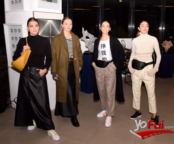 María Bloomfield, Belén Irarrazabal, Oli Irarrázabal, Dominga Arrigorriaga (todas modelos jóvenes)