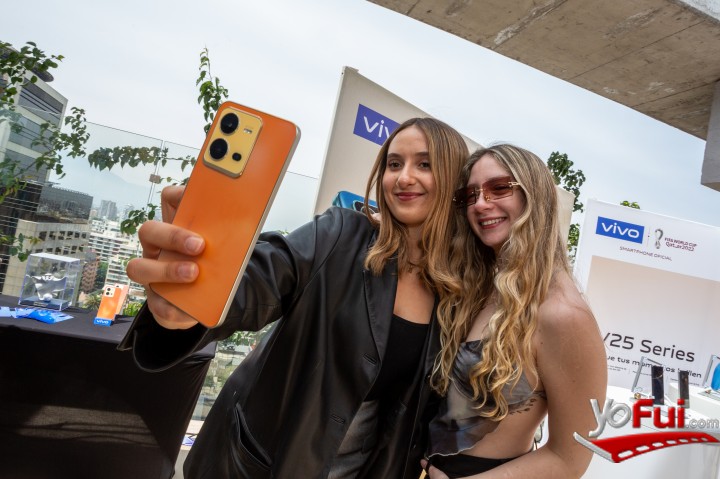 Fotografía en vivo lanza nuevos dispositivos V25 y V25Pro, Terraza del Hotel Hyatt Centric