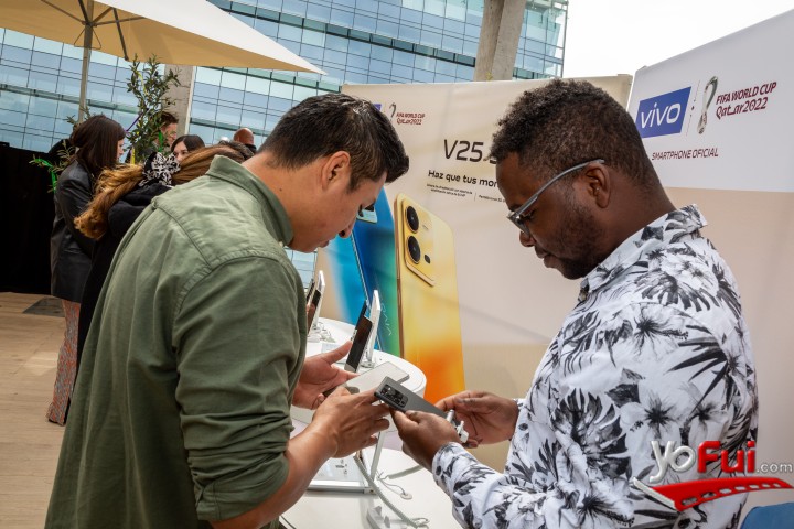 Fotografía en vivo lanza nuevos dispositivos V25 y V25Pro, Terraza del Hotel Hyatt Centric
