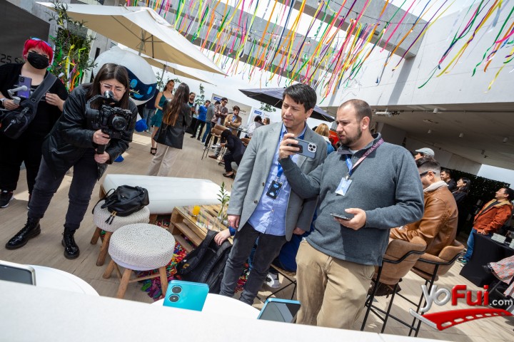 Fotografía en vivo lanza nuevos dispositivos V25 y V25Pro, Terraza del Hotel Hyatt Centric