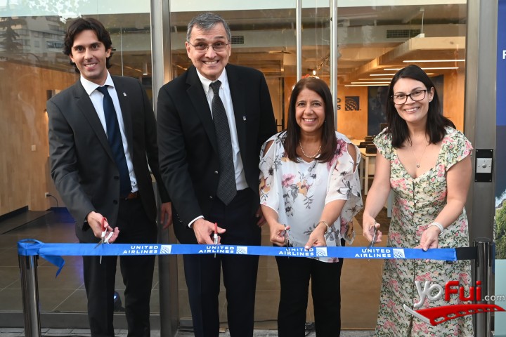 Ary Murekian, Gerente de ventas United Chile,  Fred Thome, Director de ventas para la Región Andina y Centroamérica United, Diana Shomaly, Supervisora de la Oficina de boletos United Chile, Pilar Hoffman, Gerente senior de las Oficinas de boletos de United