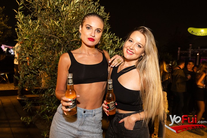 Elisa Moro, Megan Cooper