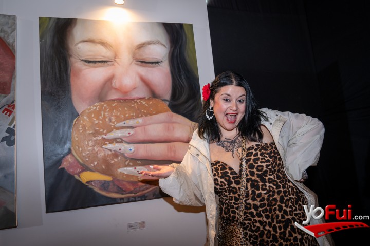 Sandra, ganadora del concurso de redes sociales, retratada en la obra _El Antojo_