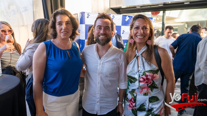Alejandra Lutfy, presidenta de Mujeres en Construcción, Nico Orellana; Cofundador Flycrew.com, Carolina Morgado, consultora