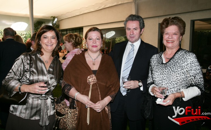 Bernardita de Hernández (Pdta. Damas Chilenas), Doreis Rivas de Trigo, Javier Trigo (Representante Caixa General), Mónica Ahumada de Fernández