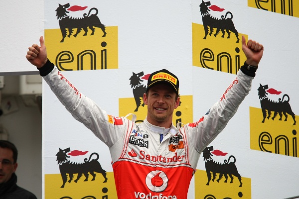 F1 | GP Ungheria: Vince Mr.Button con una super Mclaren