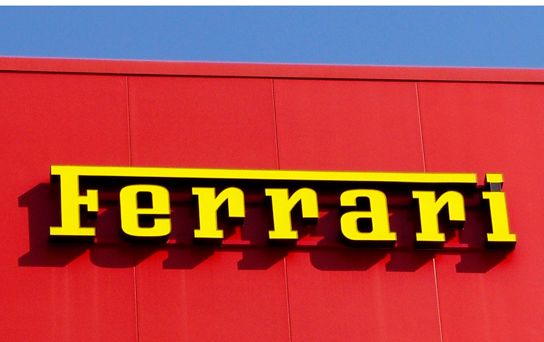 Ferrari chiude il 2020 in utile e premia i dipendenti