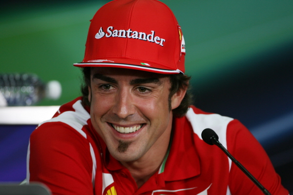 Alonso: “Estoy encantado de ver tantas caras felices en Maranello”