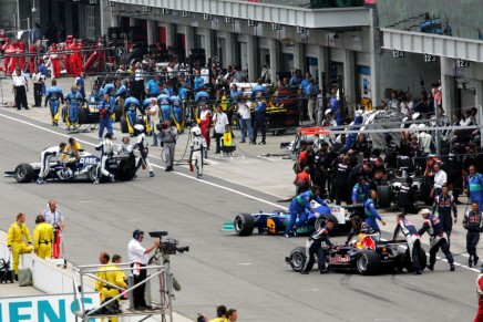 indianapolis_2005_pitlane_10241