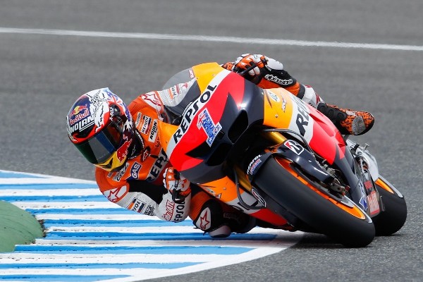 MotoGp | Montmelò: pole position per Stoner, Rossi è 9°