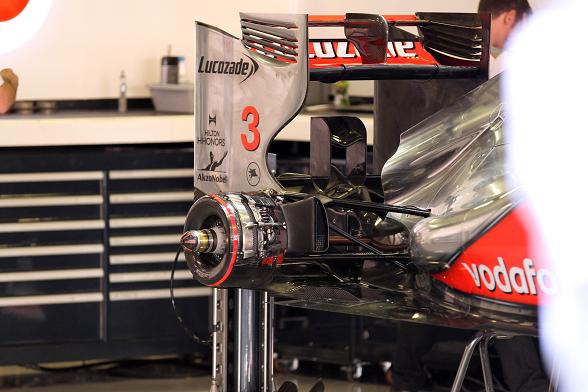 F1 | La McLaren MP4/27 scalda le gomme grazie ai freni